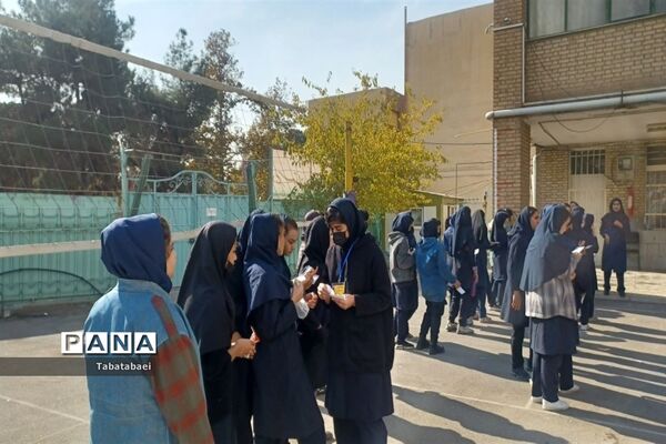 برگزاری انتخابات شورای دانش‌آموزی دبیرستان زینبیه منطقه ۱۳