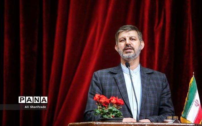 دانش‌آموزان کتاب‌های متنوع بخوانند و بر ترس خود برای «نوشتن» غلبه کنند