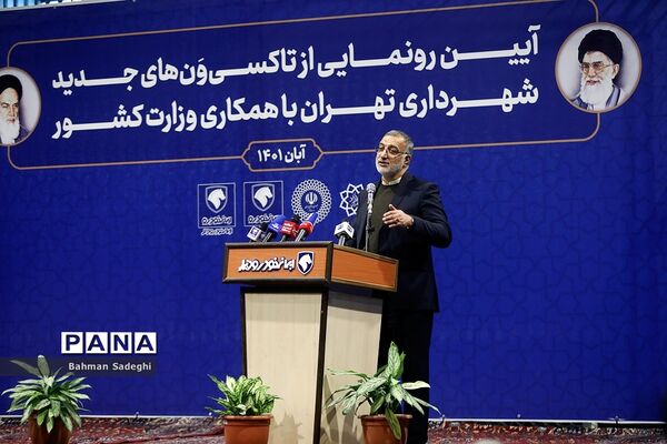 رونمایی از تاکسی‌ ون‌های جدید شهرداری تهران