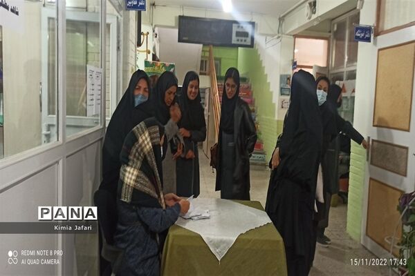 جلسه گزارش عملکرد تحصیلی دانش‌آموزان دبیرستان شاهد مطهره‌ کاشمر