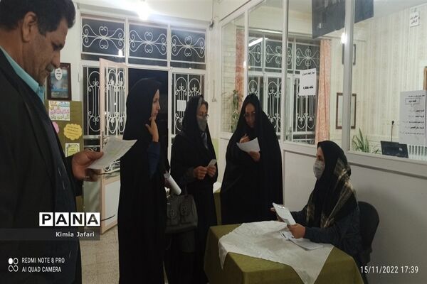 جلسه گزارش عملکرد تحصیلی دانش‌آموزان دبیرستان شاهد مطهره‌ کاشمر