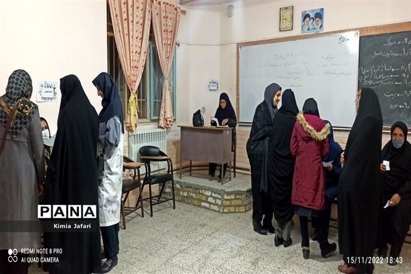 جلسه گزارش عملکرد تحصیلی دانش‌آموزان دبیرستان شاهد مطهره‌ کاشمر