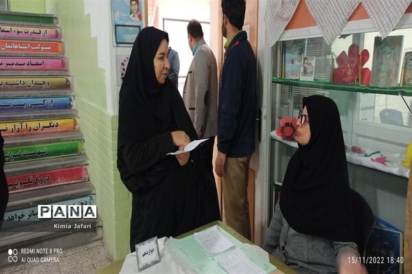 جلسه گزارش عملکرد تحصیلی دانش‌آموزان دبیرستان شاهد مطهره‌ کاشمر