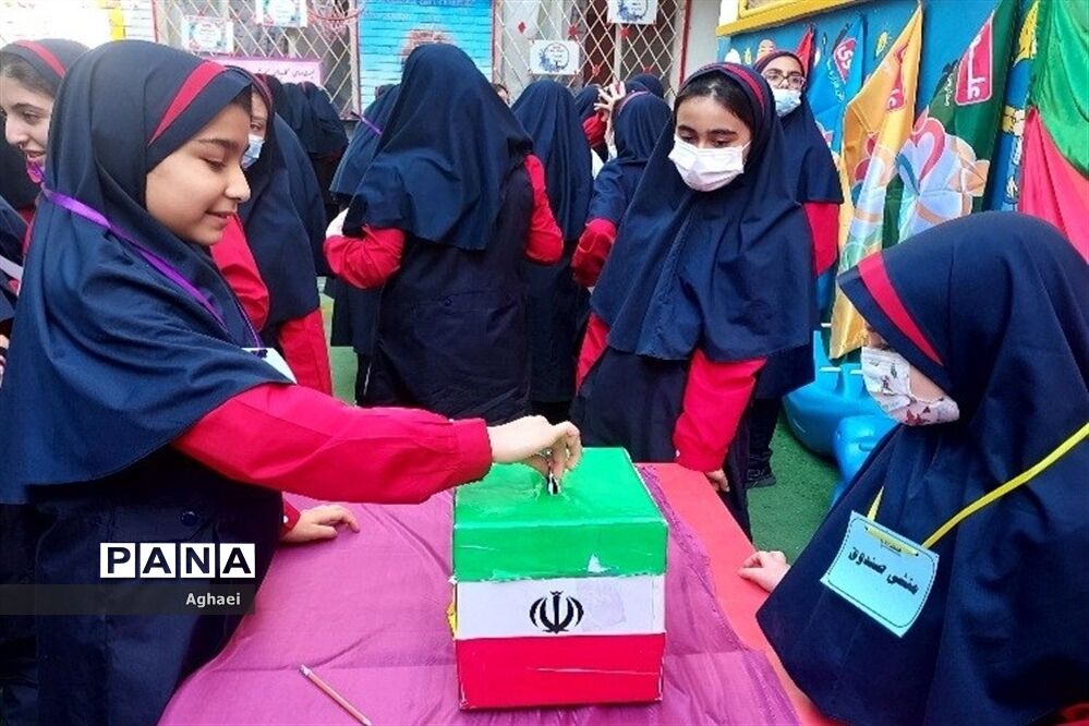 برگزاری انتخابات شورای دانش‌آموزی دبستان علوی منطقه ۱۳