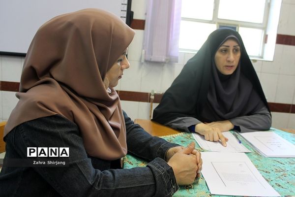 برگزاری اولین جلسه هدفمند شورای دانش‌آموزی در دبیرستان حکمت بهارستان دو