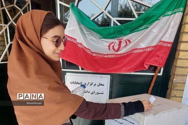 برگزاری انتخابات شورای دانش‌آموزی دبیرستان شهید سرلکشر بابایی منطقه ۱۳