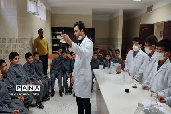 راه‌اندازی آزمایشگاه علوم در مدرسه فرهنگیان شهرستان قرچک