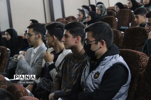 مراسم تجلیل از دانش‌پژوهان ممتاز بهارستانی