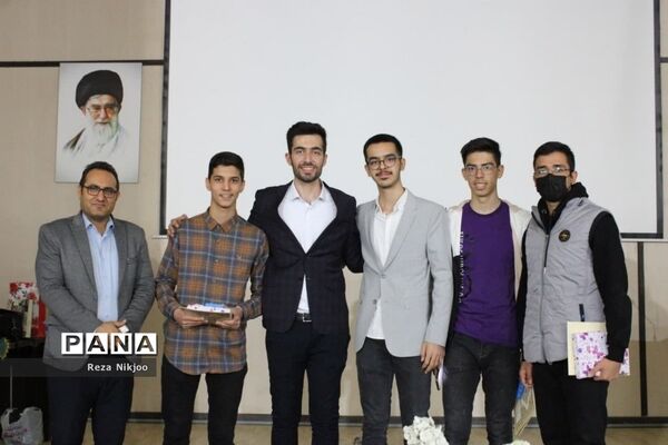 مراسم تجلیل از دانش‌پژوهان ممتاز بهارستانی