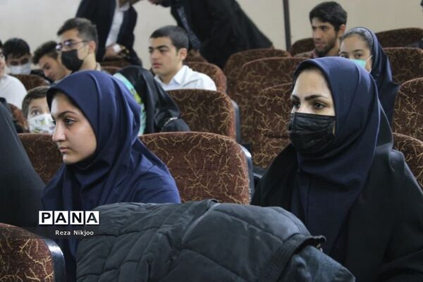 مراسم تجلیل از دانش‌پژوهان ممتاز بهارستانی