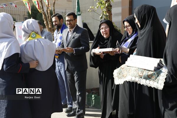 آیین نمادین انتخابات شورای دانش‌آموزی در دبیرستان فرزانگان
