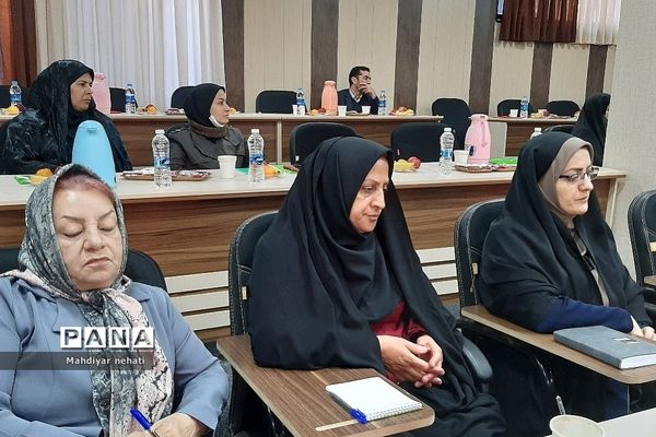 برگزاری شورای تخصصی موسسان مدارس غیردولتی قطب ۵ شرق تهران در رودهن