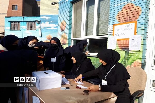 انتخابات شورای دانش‌آموزی در دبیرستان شاهد ارض اقدس