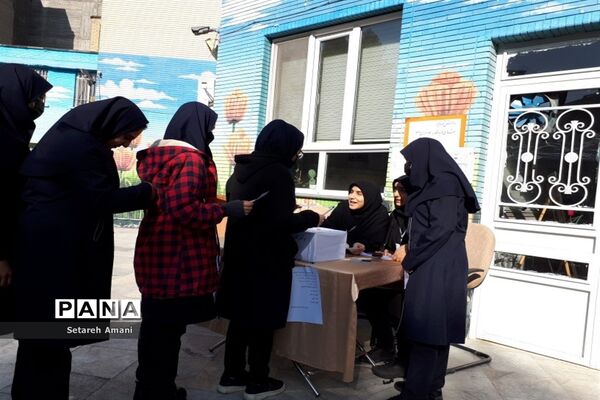 انتخابات شورای دانش‌آموزی در دبیرستان شاهد ارض اقدس