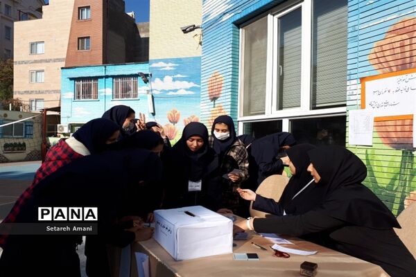 انتخابات شورای دانش‌آموزی در دبیرستان شاهد ارض اقدس
