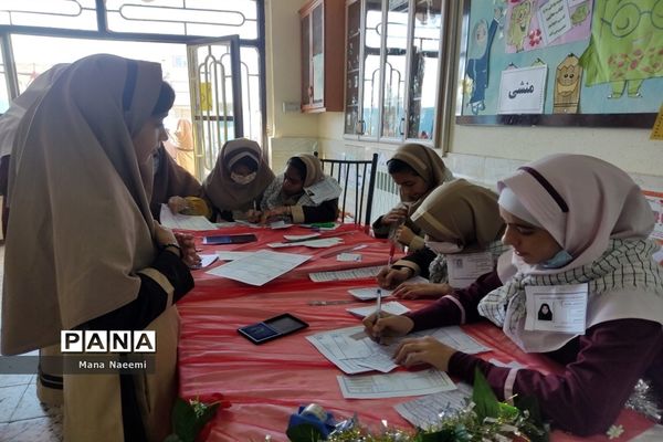 انتخابات شورای دانش‌آموزی در دبستان مرحمت صائب کاشمر