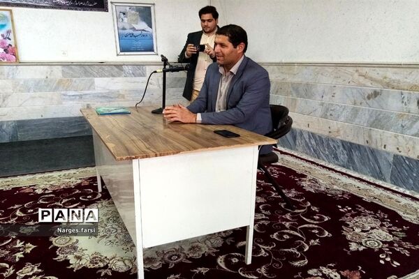 نشست رئیس سازمان دانش‌آموزی قم با دانش‌آموزان جعفرآباد