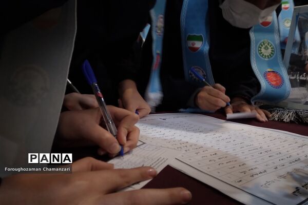 برگزاری بیست و پنجمین دوره انتخابات شورای دانش‌آموزی در دبیرستان نمونه مهشید مصلی نژاد ناحیه ۶