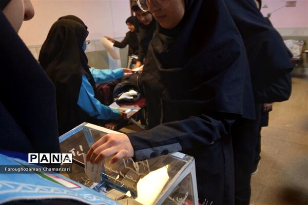 برگزاری بیست و پنجمین دوره انتخابات شورای دانش‌آموزی در دبیرستان نمونه مهشید مصلی نژاد ناحیه ۶