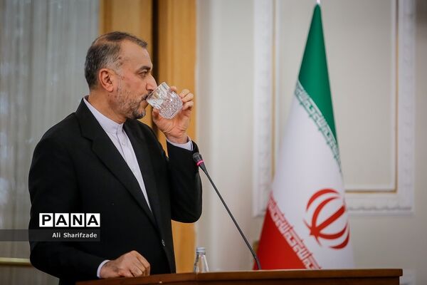 نشست خبری وزیر امور خارجه