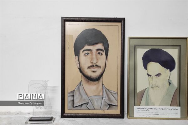 دیدار دانش‌آموزان و نوجوانان بسیجی با خانواده شهید محله در هفته بسیج