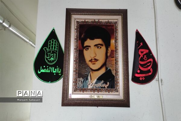 دیدار دانش‌آموزان و نوجوانان بسیجی با خانواده شهید محله در هفته بسیج