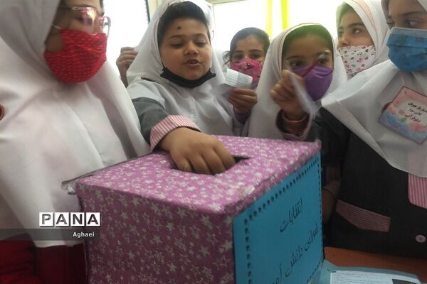 برگزاری انتخابات شورای دانش‌آموزی در دبستان نیایش منطقه ۱۳
