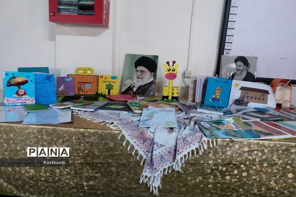 نمایشگاه کتاب دبستان امید انقلاب منطقه ۱۳