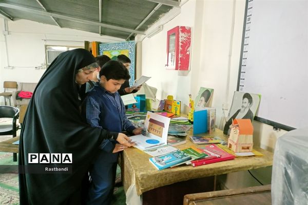 نمایشگاه کتاب دبستان امید انقلاب منطقه ۱۳