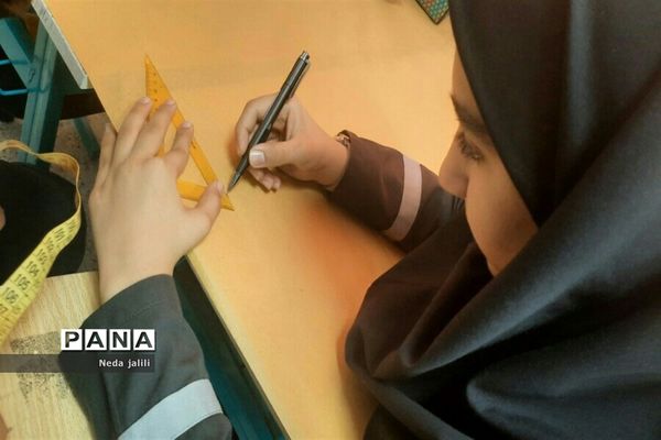 آموزش خیاطی توسط دانش‌آموزان