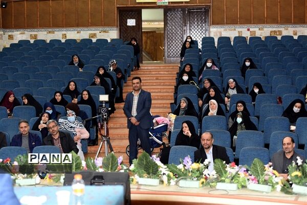 برگزاری کارگاه آموزشی فعالیت‌های گفت‌وگو محور در البرز