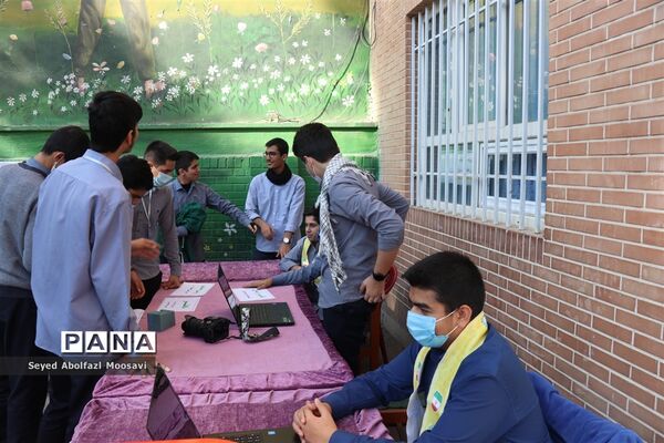 آیین نمادین انتخابات شورای دانش‌آموزی ناحیه ۳ مشهد