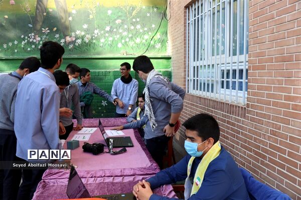 آیین نمادین انتخابات شورای دانش‌آموزی ناحیه ۳ مشهد