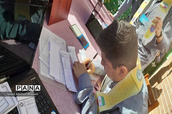 آیین نمادین انتخابات شورای دانش‌آموزی ناحیه ۳ مشهد