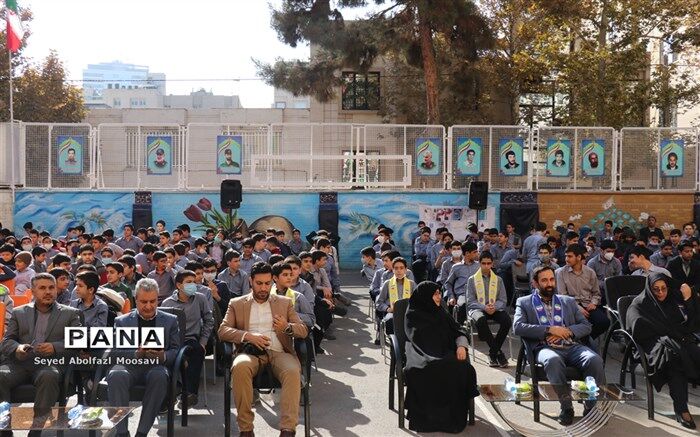 آیین نمادین انتخابات شورای دانش‌آموزی ناحیه ۳ مشهد/فیلم