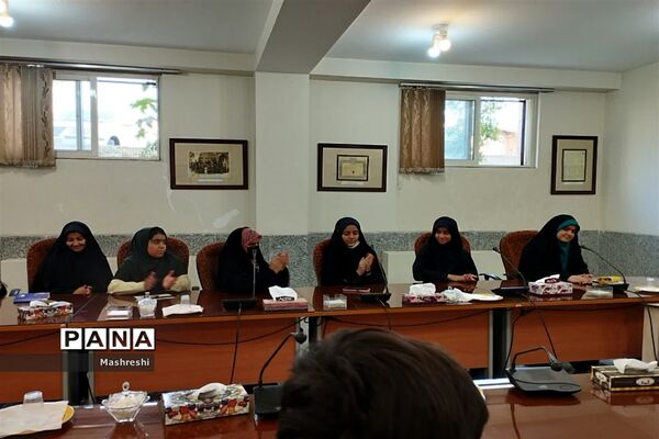 نشست صمیمی مدیر سازمان دانش‌آموزی استان اصفهان با خبرنگاران پانا کاشان