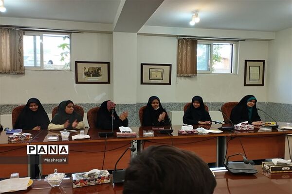 نشست صمیمی مدیر سازمان دانش‌آموزی استان اصفهان با خبرنگاران پانا کاشان