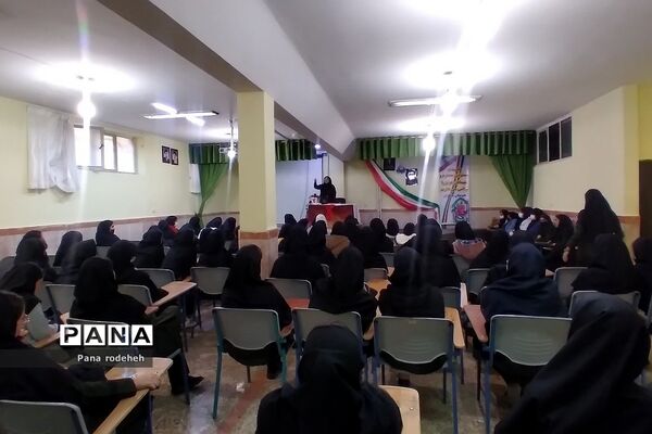 برگزاری جلسه آموزش خودمراقبتی اعتیاد در هنرستان‌مبتکران رودهن