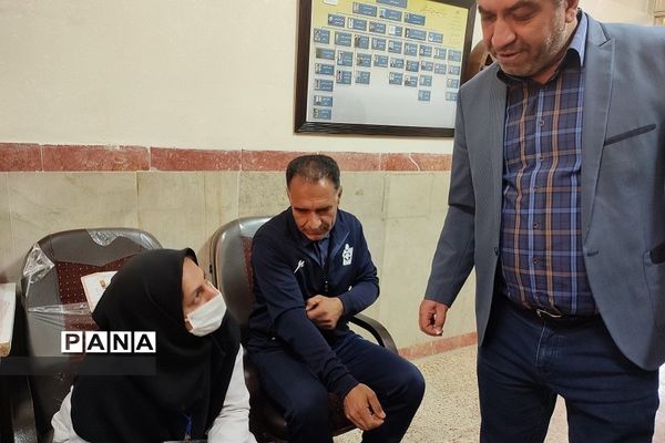 تست قند خون فرهنگیان مرکز استعدادهای درخشان شهیدبهشتی رودهن