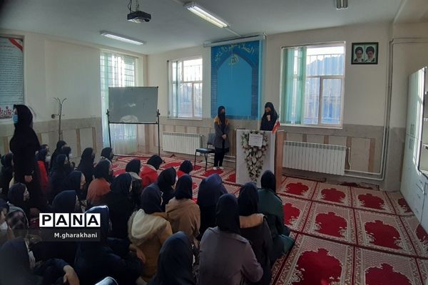 برگزاری انتخابات شورای دانش‌آموزی دبیرستان مکتبی