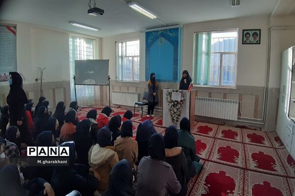 برگزاری انتخابات شورای دانش‌آموزی دبیرستان مکتبی