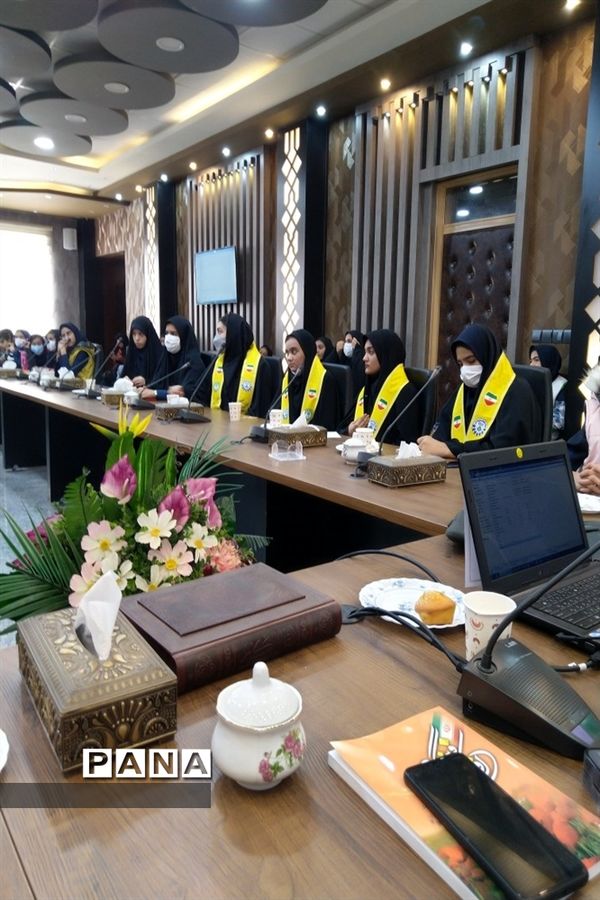 نشست صمیمی مدیر سازمان دانش‌آموزی استان اصفهان با خبرنگاران پانا‌ آران و بیدگل