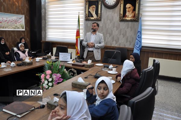 نشست صمیمی مدیر سازمان دانش‌آموزی استان اصفهان با خبرنگاران پانا‌ آران و بیدگل