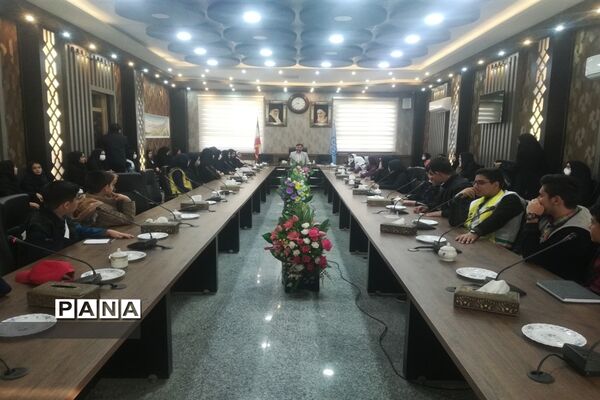 نشست صمیمی مدیر سازمان دانش‌آموزی استان اصفهان با خبرنگاران پانا‌ آران و بیدگل