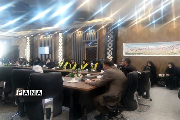 نشست صمیمی مدیر سازمان دانش‌آموزی استان اصفهان با خبرنگاران پانا‌ آران و بیدگل