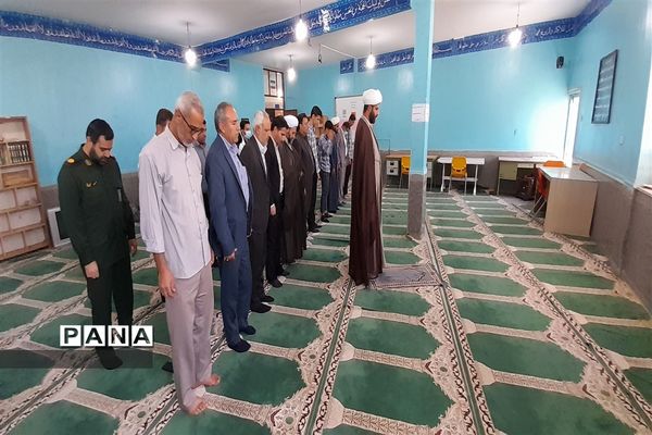 مراسم یادواره شهدا به‌مناسبت هفته بسیج در مدارس امیدیه