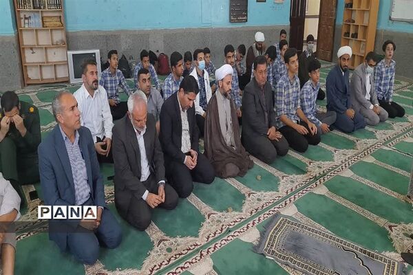 مراسم یادواره شهدا به‌مناسبت هفته بسیج در مدارس امیدیه