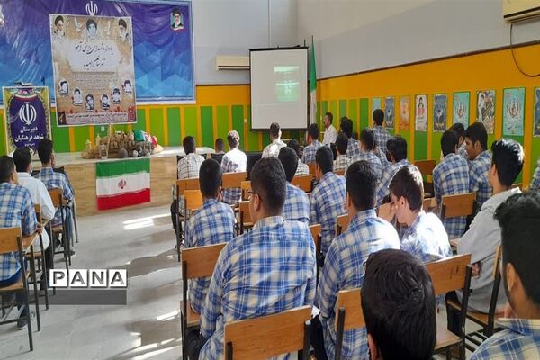 مراسم یادواره شهدا به‌مناسبت هفته بسیج در مدارس امیدیه