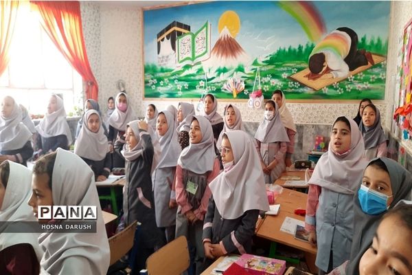 مراسم هفته کتاب در دبستان شهدای فرهنگی ناحیه ۷ مشهد مقدس