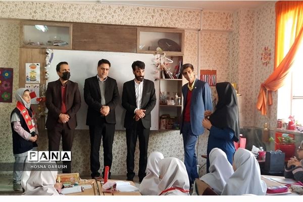 مراسم هفته کتاب در دبستان شهدای فرهنگی ناحیه ۷ مشهد مقدس